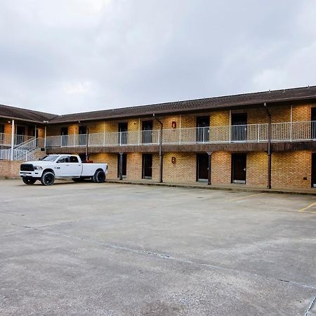 Oyo Pinewood Inn & Suites Silsbee المظهر الخارجي الصورة