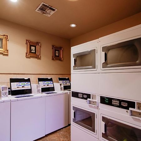 Oyo Pinewood Inn & Suites Silsbee المظهر الخارجي الصورة