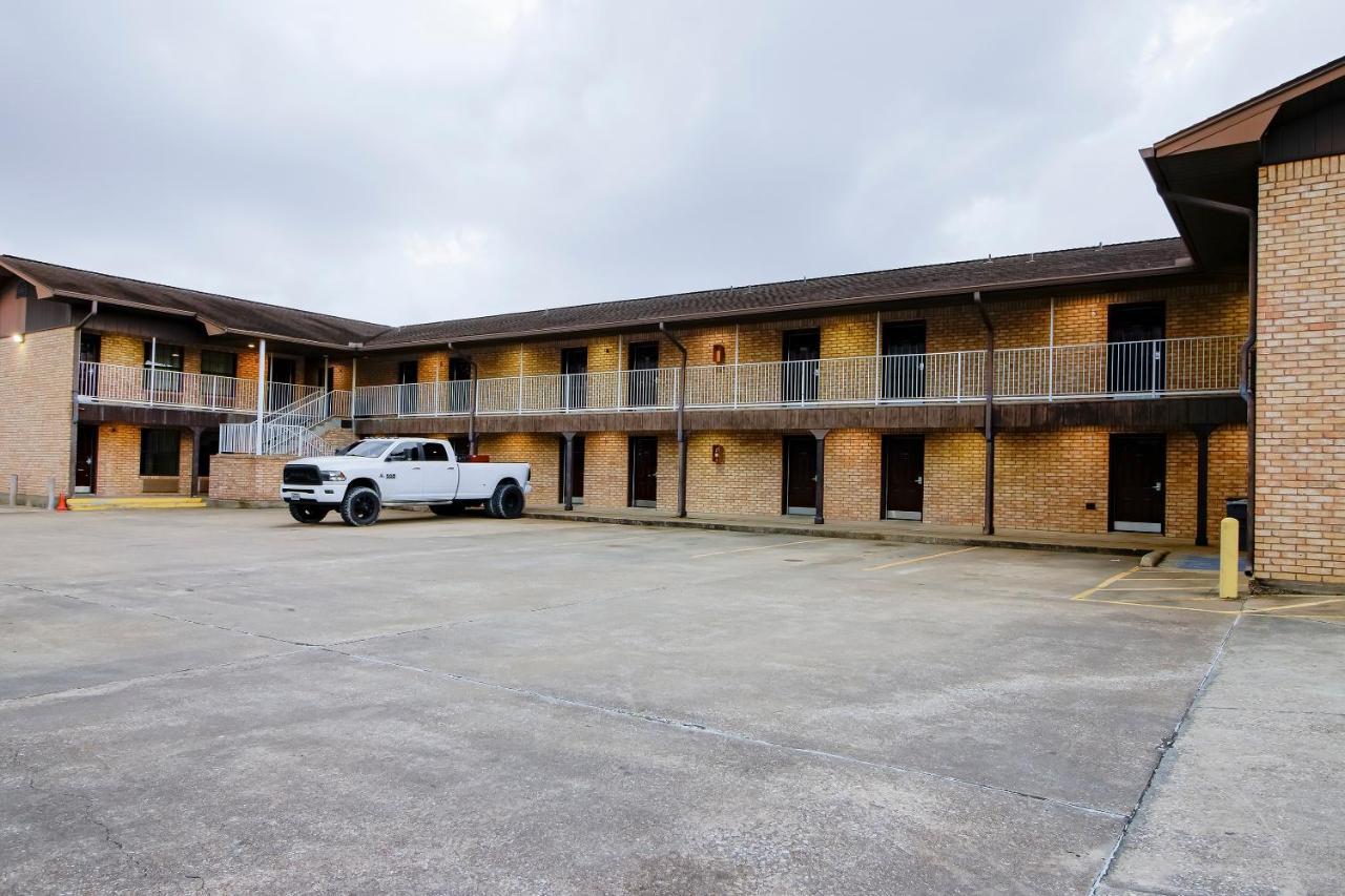 Oyo Pinewood Inn & Suites Silsbee المظهر الخارجي الصورة