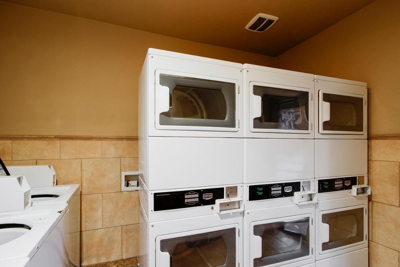 Oyo Pinewood Inn & Suites Silsbee المظهر الخارجي الصورة