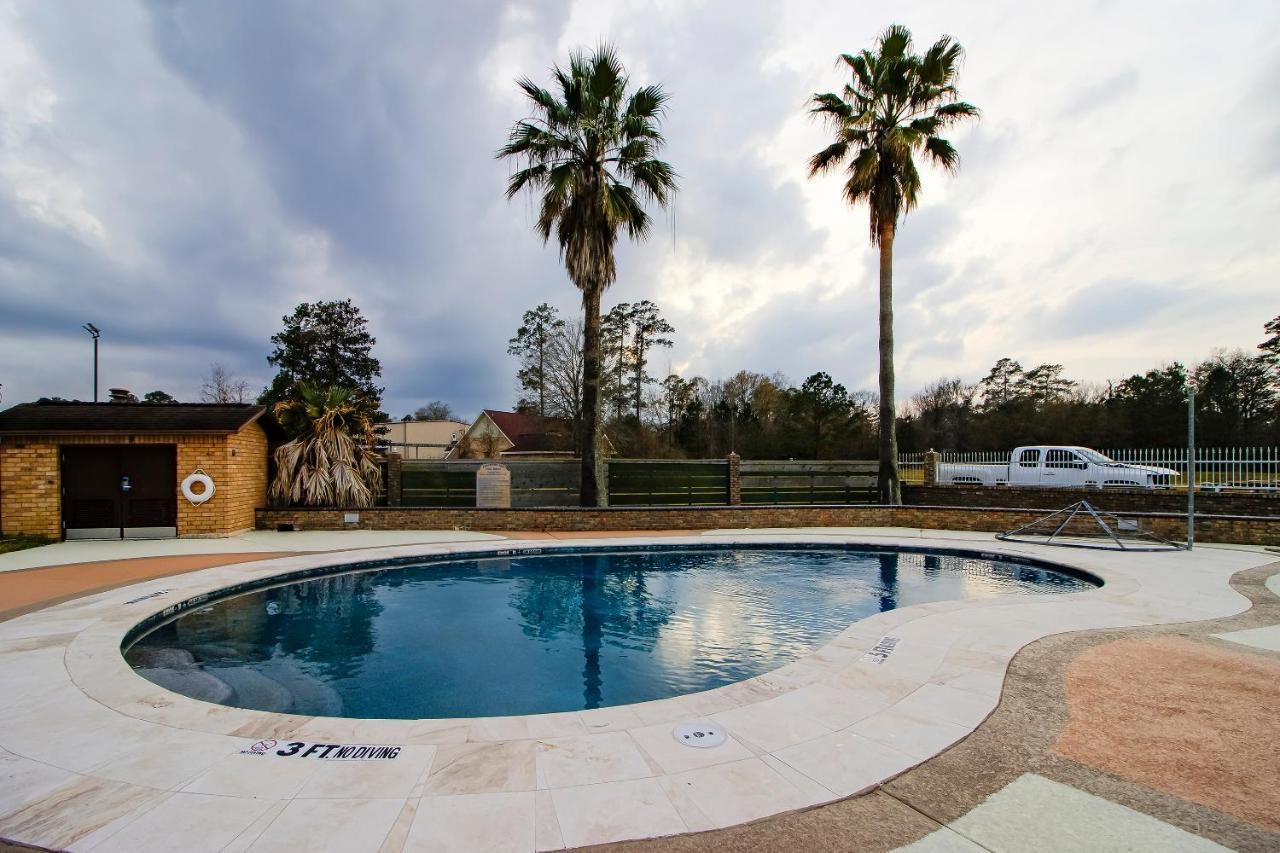 Oyo Pinewood Inn & Suites Silsbee المظهر الخارجي الصورة