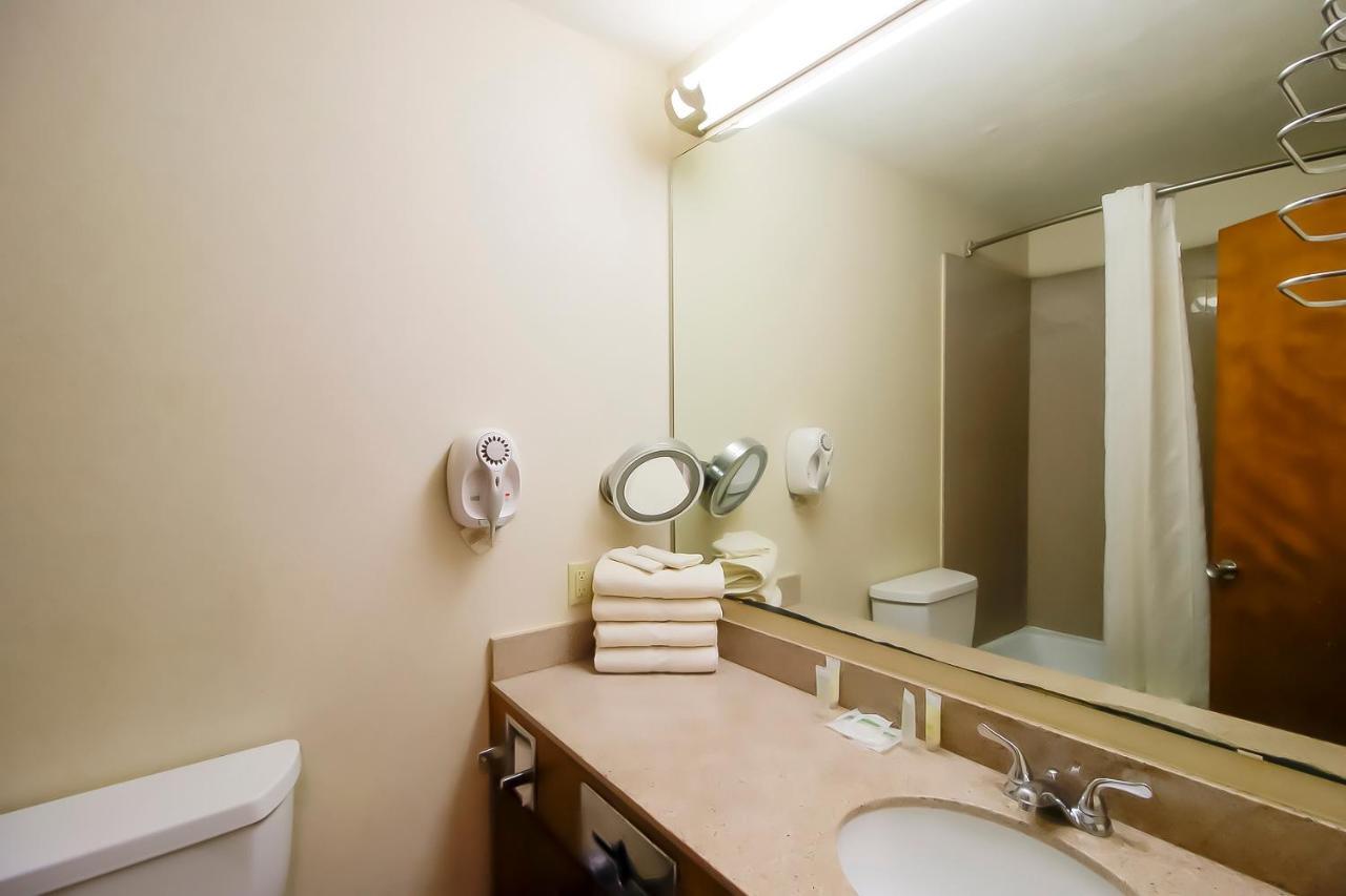Oyo Pinewood Inn & Suites Silsbee المظهر الخارجي الصورة