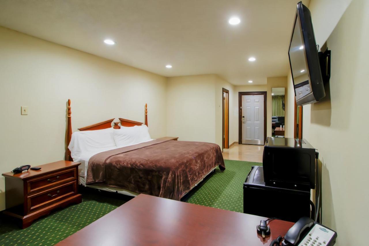 Oyo Pinewood Inn & Suites Silsbee المظهر الخارجي الصورة