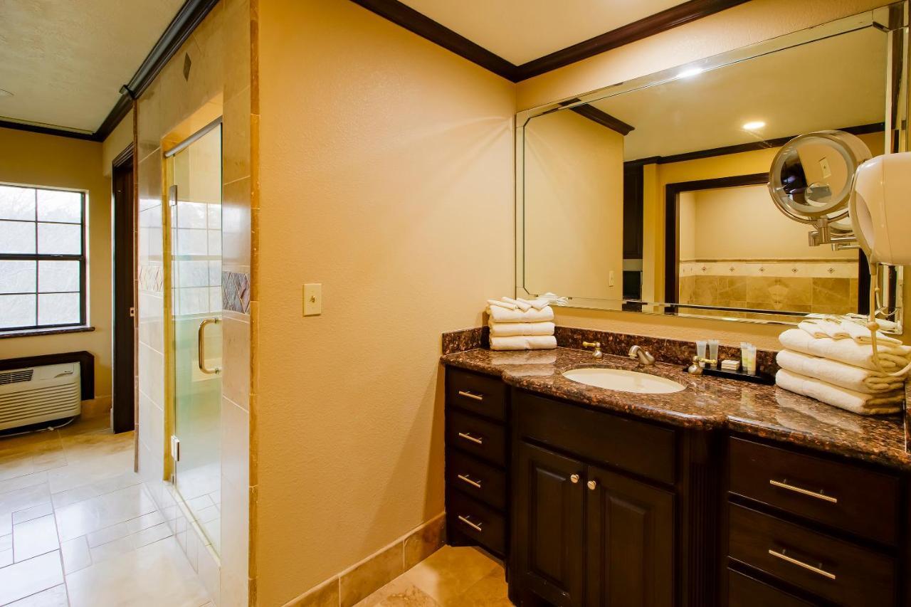 Oyo Pinewood Inn & Suites Silsbee المظهر الخارجي الصورة