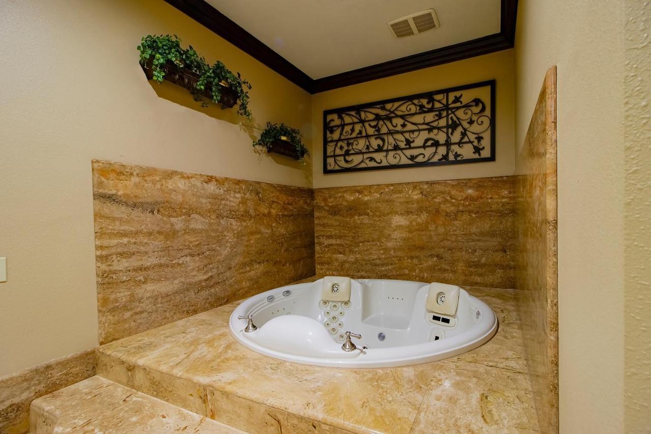 Oyo Pinewood Inn & Suites Silsbee المظهر الخارجي الصورة